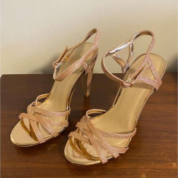 NWOT Glittery rose gold sandals - Picture 3 of 4
